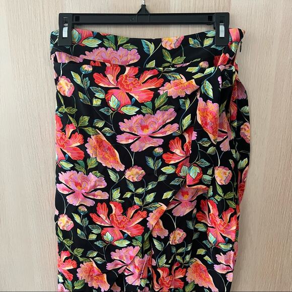 & Other Stories Carot Wrap Cropped Pant - Picture 3 of 6